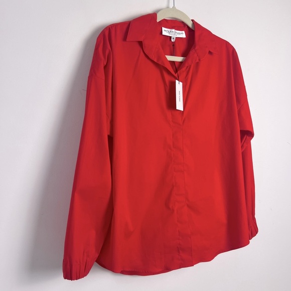 NEW INCLAN Studio Red Cotton Poplin Harden Back Cutout Minimalist Blouse Top M - Picture 4 of 9